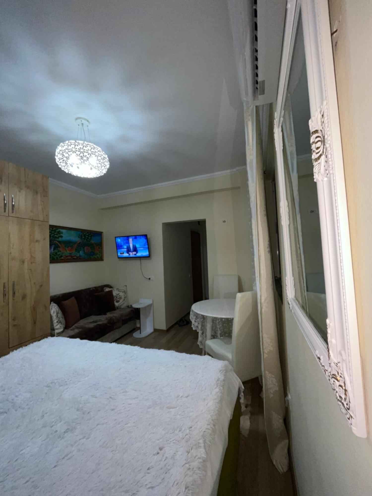 Апартаменти Evis House Тирана Екстер'єр фото